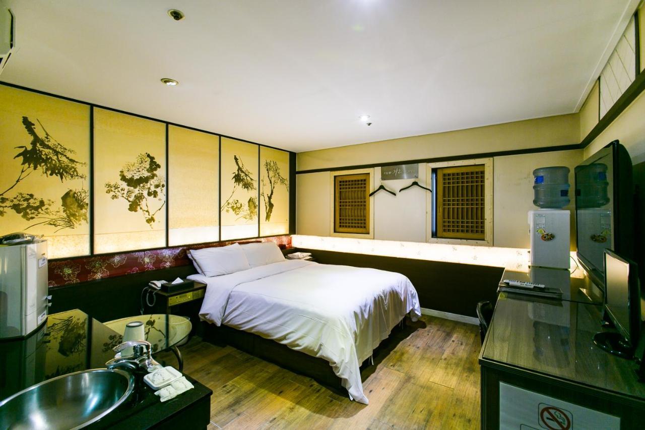 Film 37.2 Hotel Seoul Exterior photo